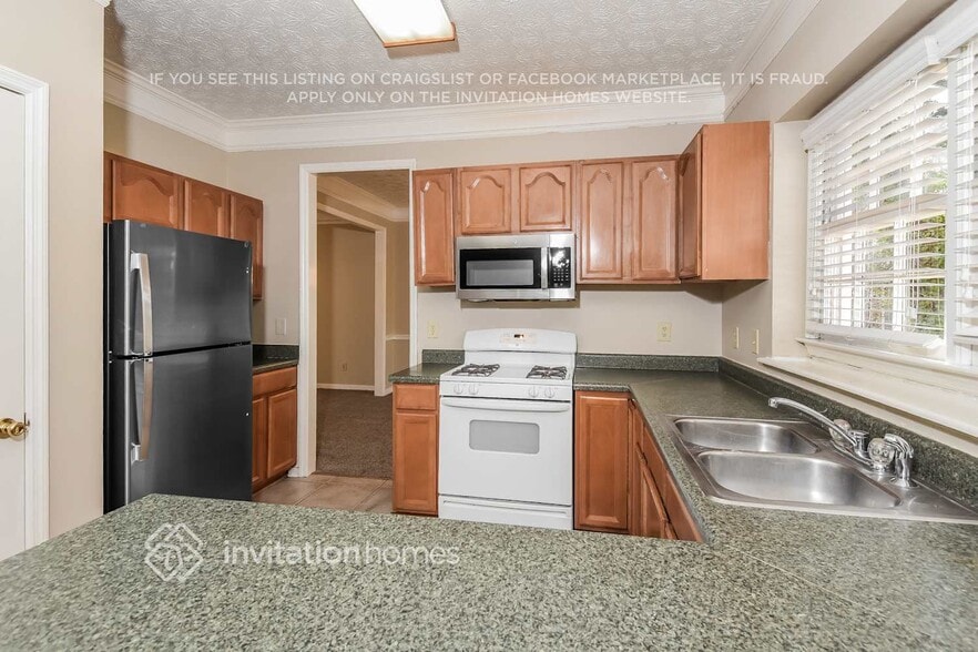 Building Photo - 1565 Hascall Dr SW