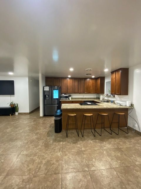 Building Photo - 1100 W 12th St