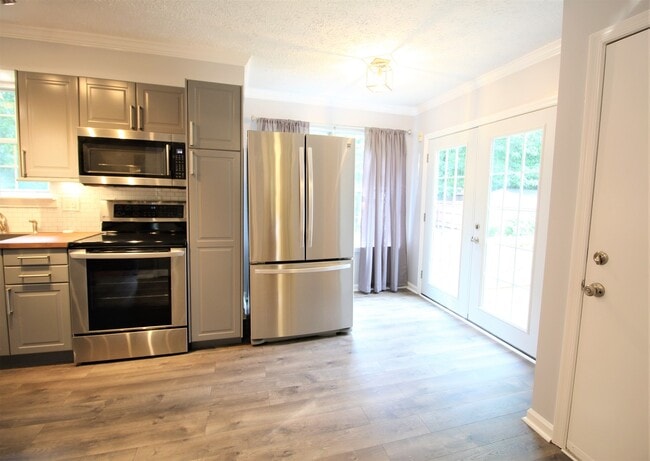 Building Photo - Renovated Single Family Home in the Heart ...
