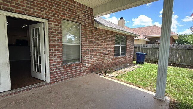 Building Photo - Rental in Shreveport