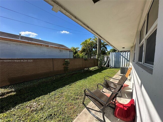 Building Photo - 2436 Van Buren St