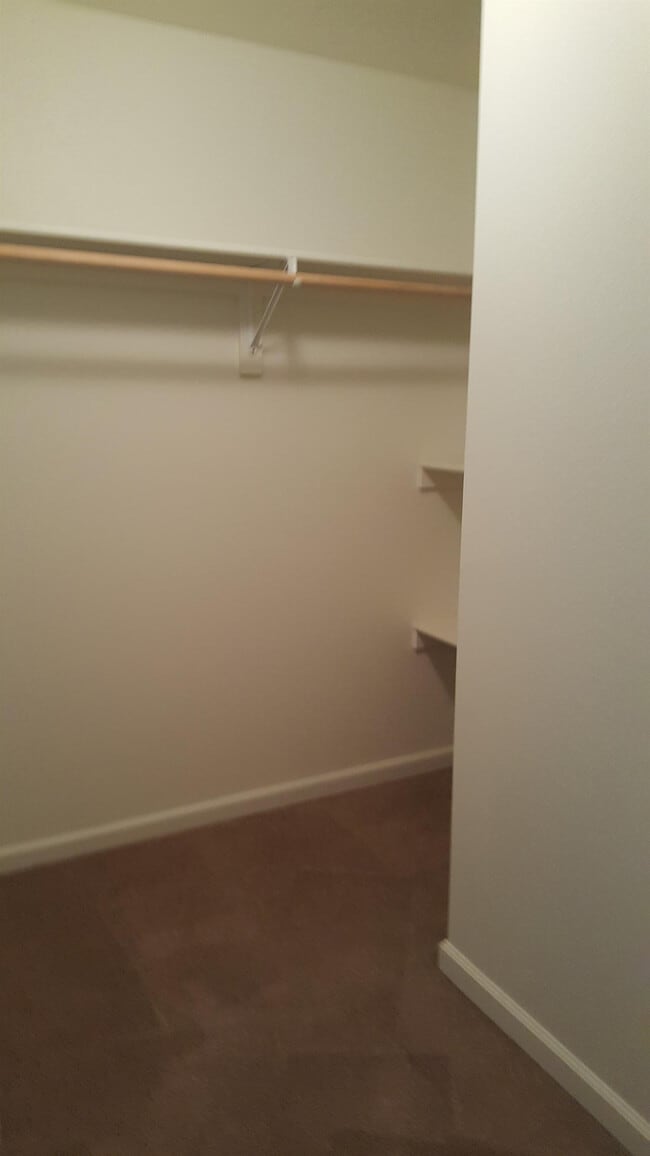 Building Photo - 400 Par Ave