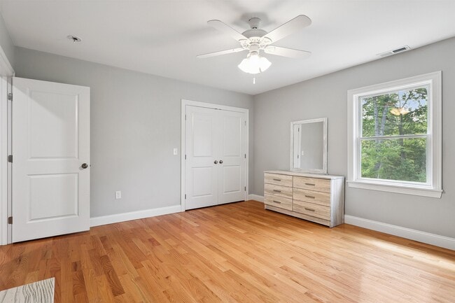 Building Photo - 22 Austin Ln