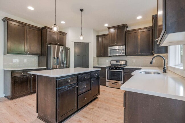 Building Photo - Beautifully Designed Home With Exceptional Space & Modern Comfort