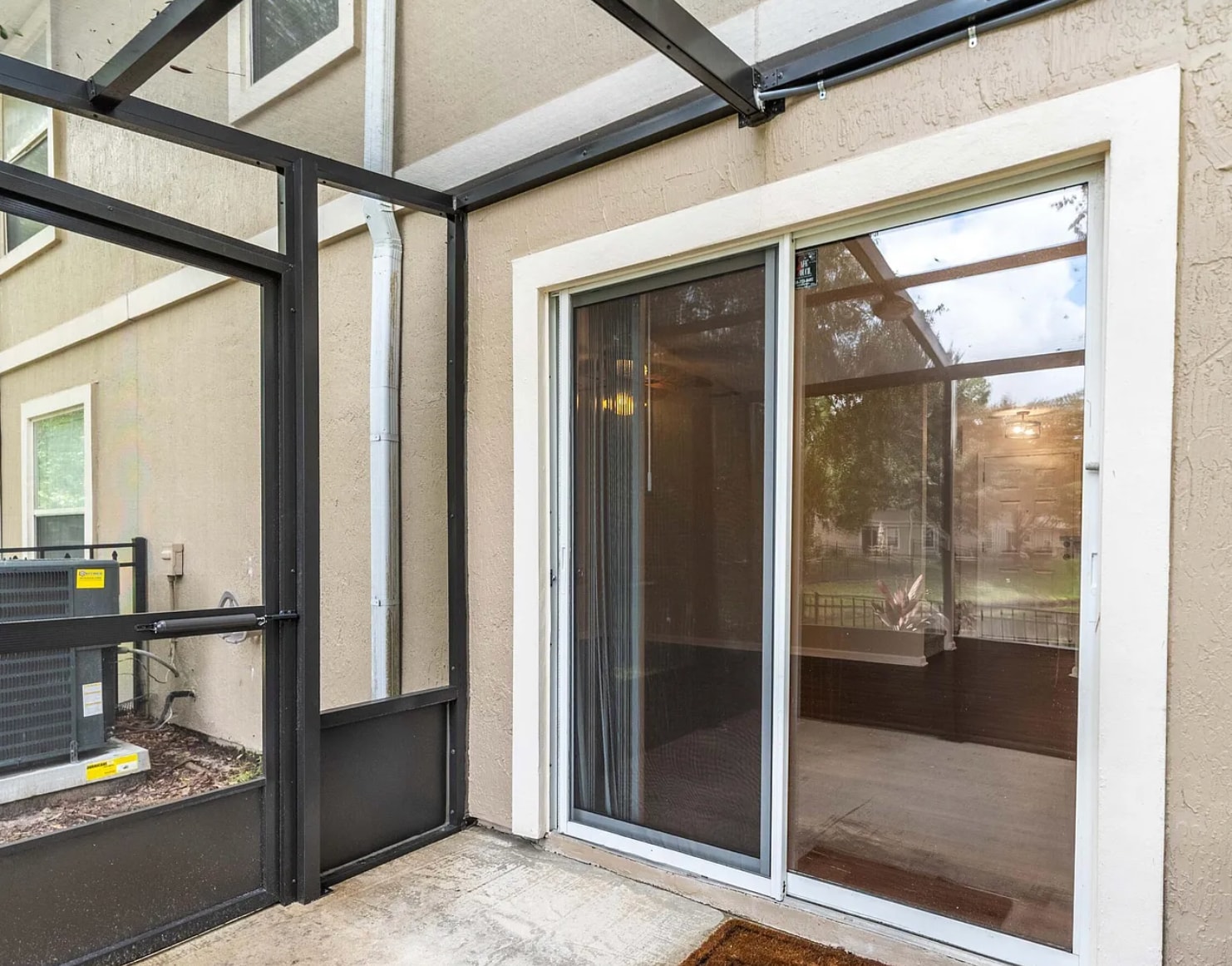 Building Photo - 1630 Vineland Cir