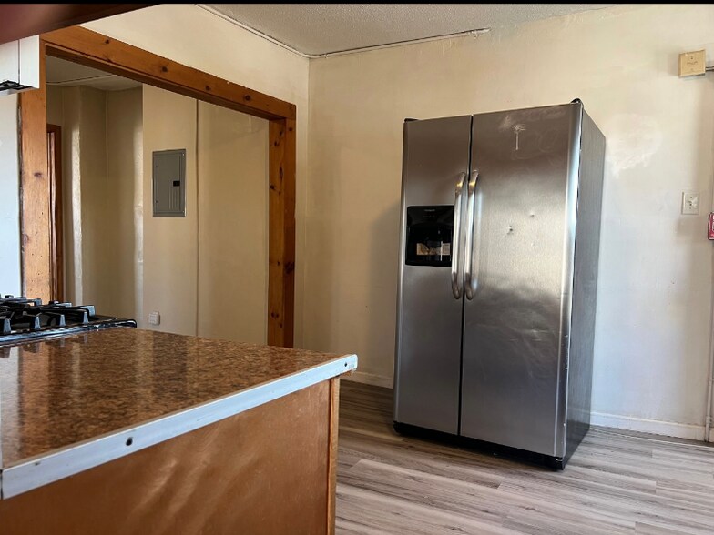 Building Photo - 60 Rathbun St