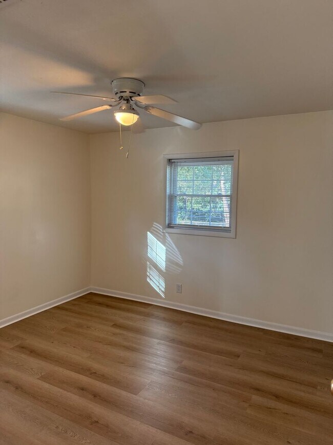 Building Photo - Available NOW-  103 Meadowlark-1/2 Off the first month rent with a 12-month lease