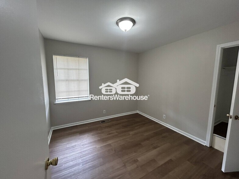 Building Photo - 2321 Stonewood Dr