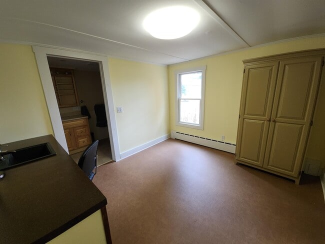 Building Photo - 907 W Swanzey Rd