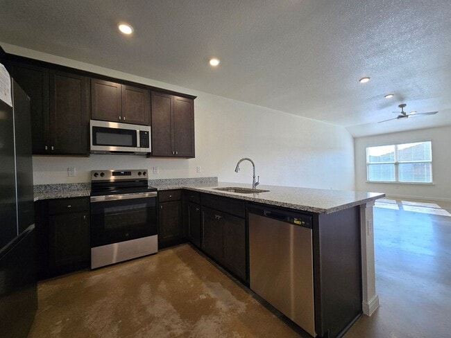 Building Photo - 908 Cherry Laurel Ln