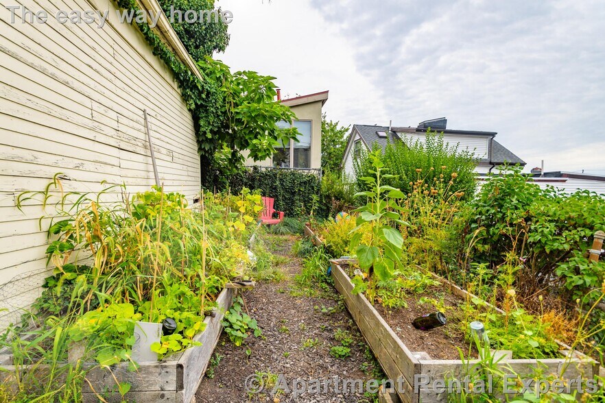 Building Photo - 60 Atherton St