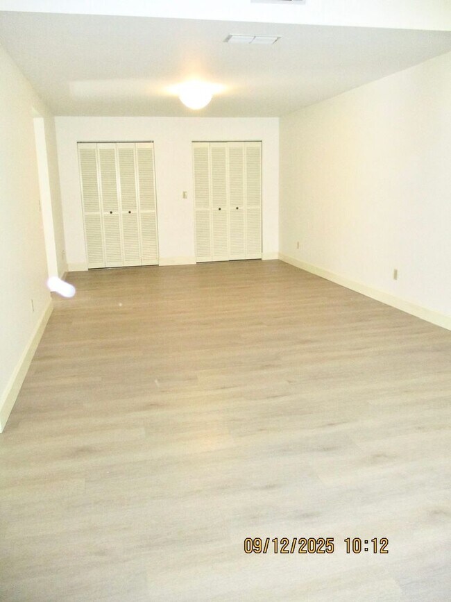 Building Photo - Spacious 2BR/2BA Townhouse – 1,550 Sq. Ft....