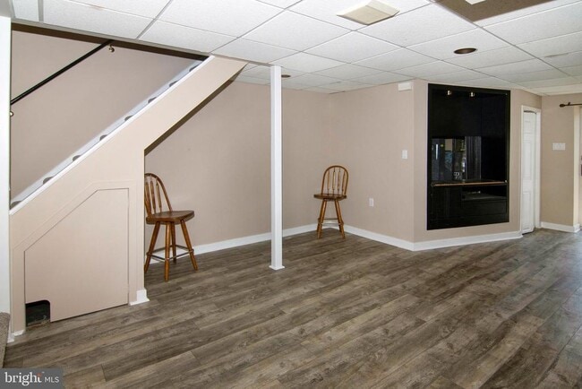 Building Photo - 1010 Hillsboro Ct