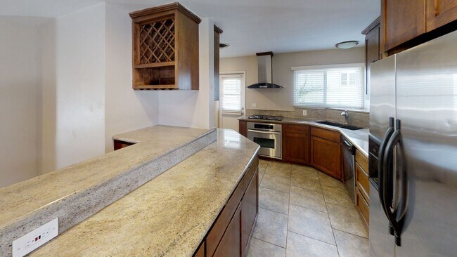 Building Photo - 7BD on Mary Lane! Huge Front Patio, Back Y...