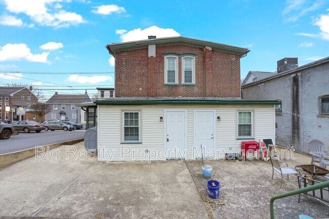 Building Photo - 72 N Main St