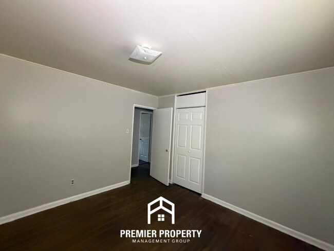 Building Photo - 1493 Rebecca St