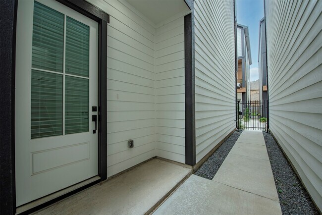 Building Photo - 861 Fisher St