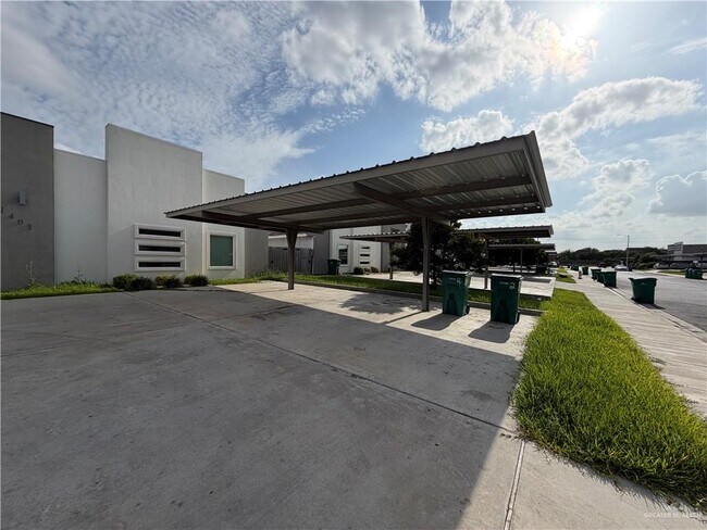 Building Photo - 13 West Dr