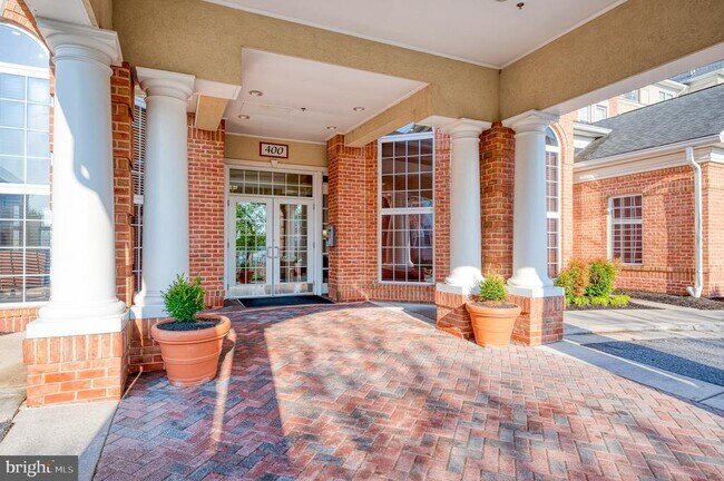 Building Photo - 557 Rhapsody Ct