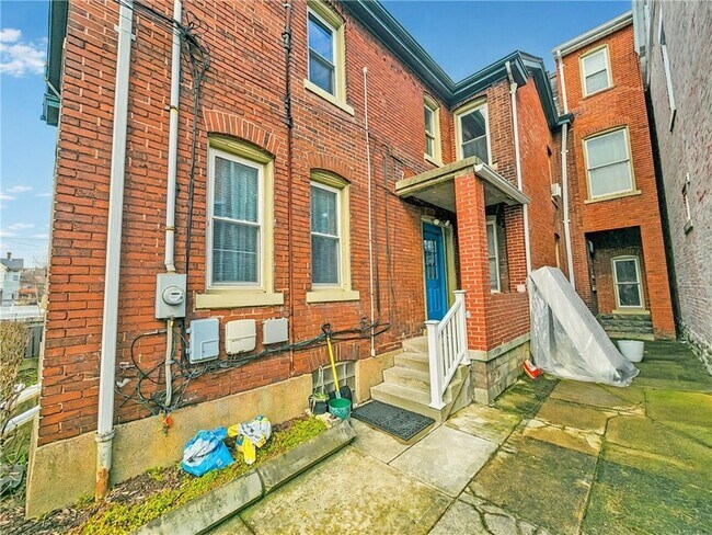 Building Photo - 224 S Pacific Ave