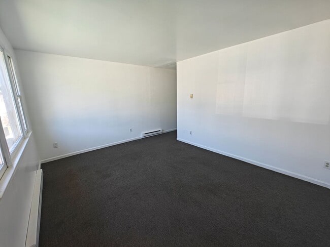 Building Photo - 2 bedroom home