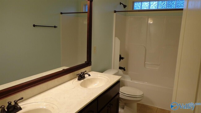 Building Photo - 15132 Lakeside Trail SW