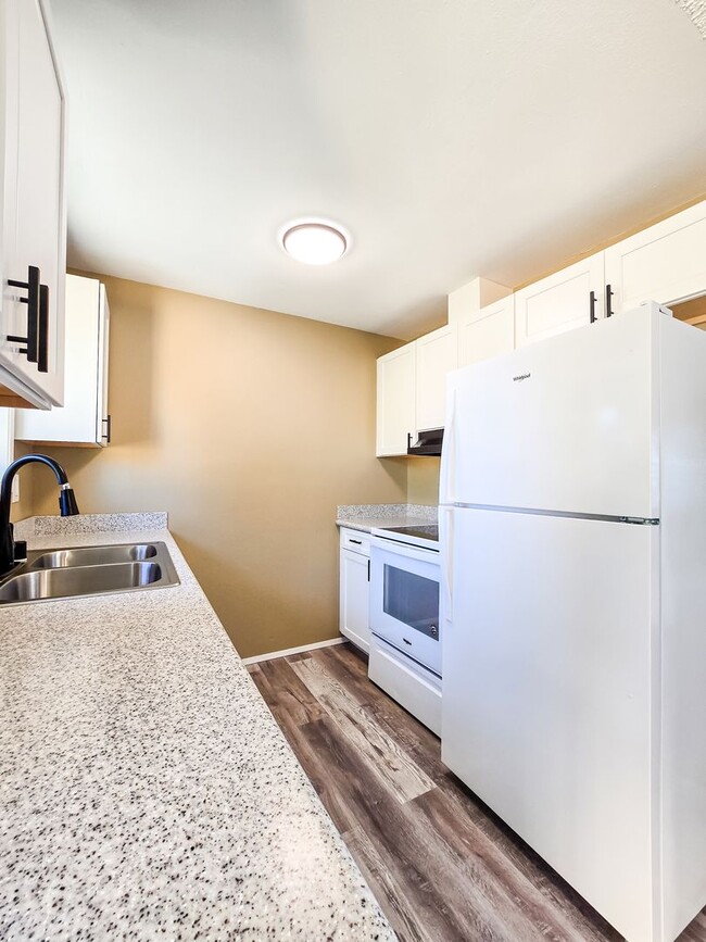 Building Photo - Remodeled Unit in Duplex