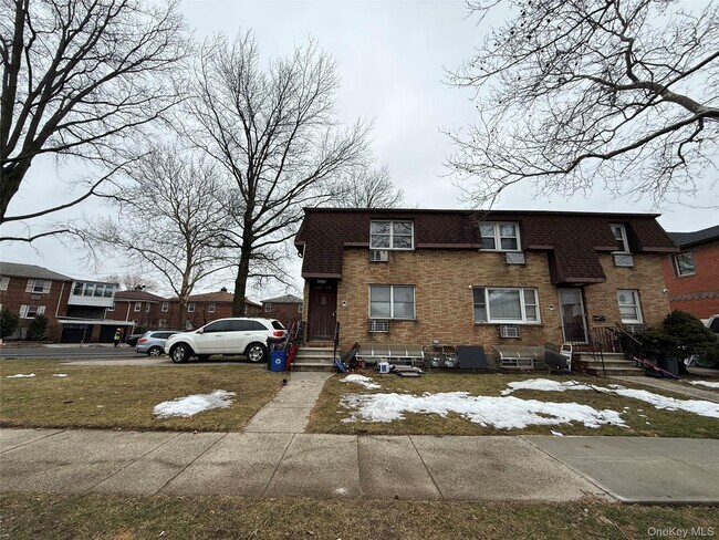 Building Photo - 157-54-157-20 20th Rd