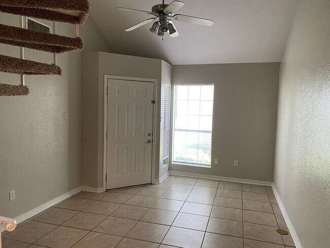 Building Photo - 248 Settlers Park Dr