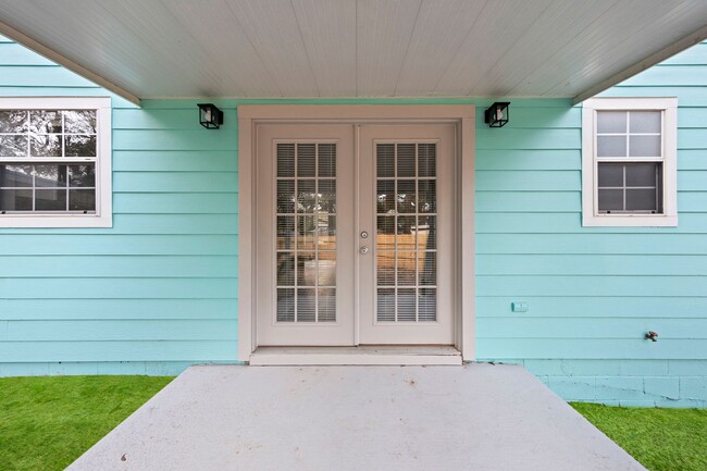 Building Photo - Beautifully Updated Townhouse in Niceville!