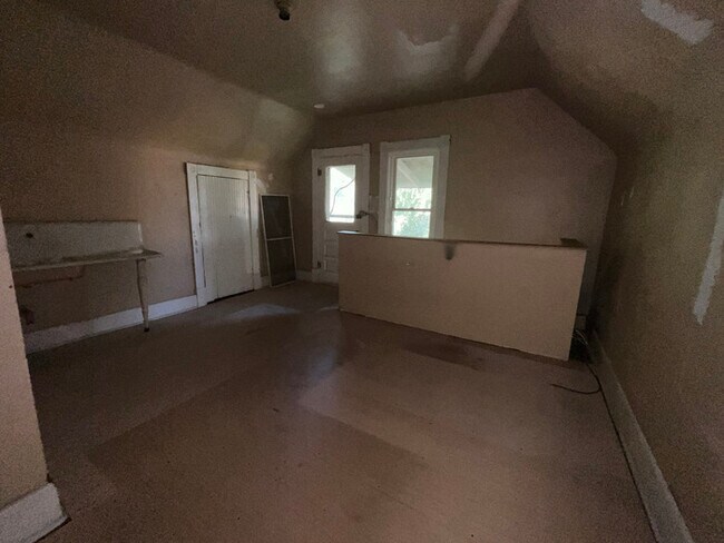 Building Photo - 2254 Lee Ave