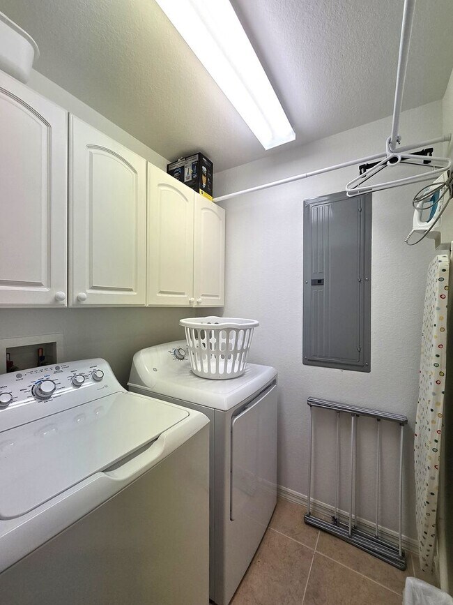 Building Photo - ** PELICAN LANDING ** 3 BED / 2 BATH - GARAGE - AMAZING AMENITIES - FURNISHED - ANNUAL RENTAL