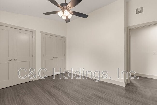 Building Photo - 4541 E 32nd Pl