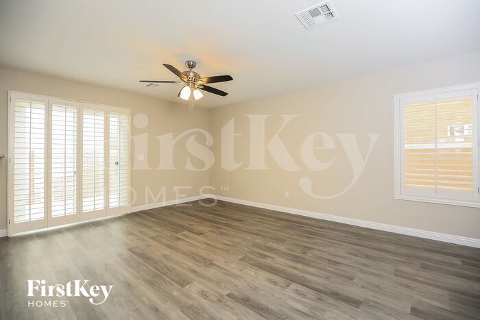 Building Photo - 8288 Vanity Fair Ln