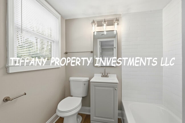 Building Photo - 1601 Carfax Dr