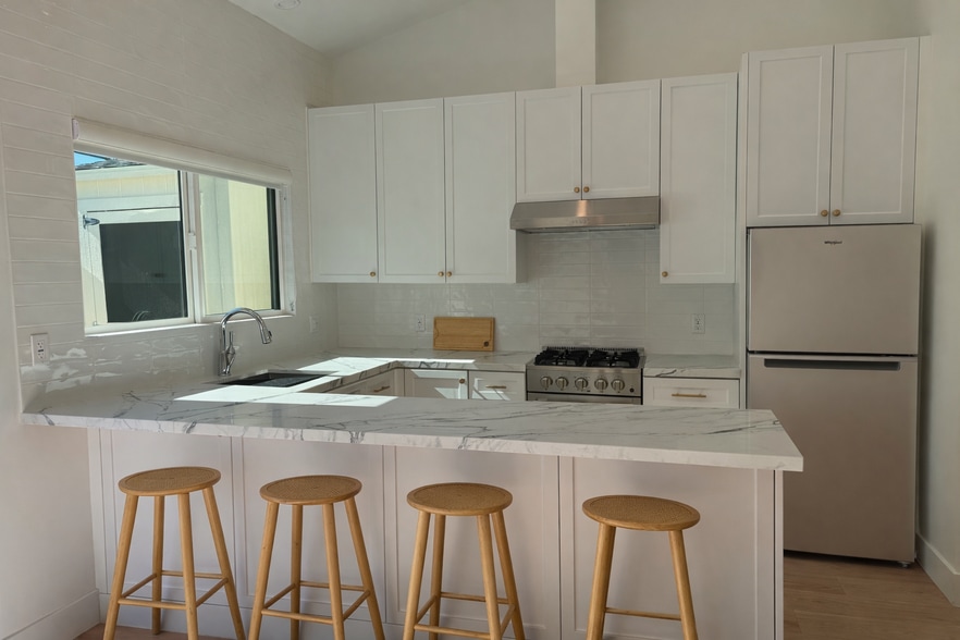 Building Photo - 6641 Glade Ave