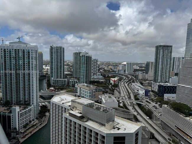 Building Photo - 200 Biscayne Blvd Way