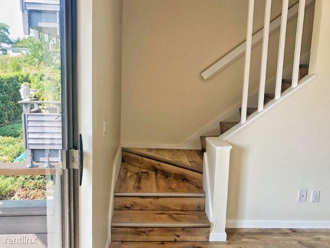 Building Photo - 10112 NE 68th St