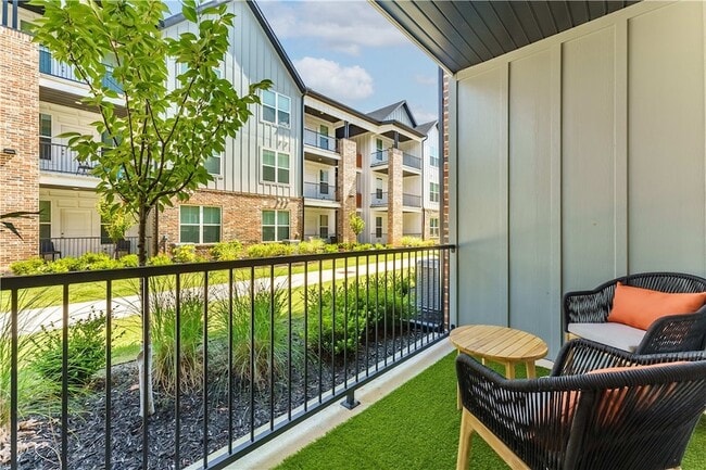 Building Photo - The Benton -  200 Ryan Unit Randolph | Woodruff