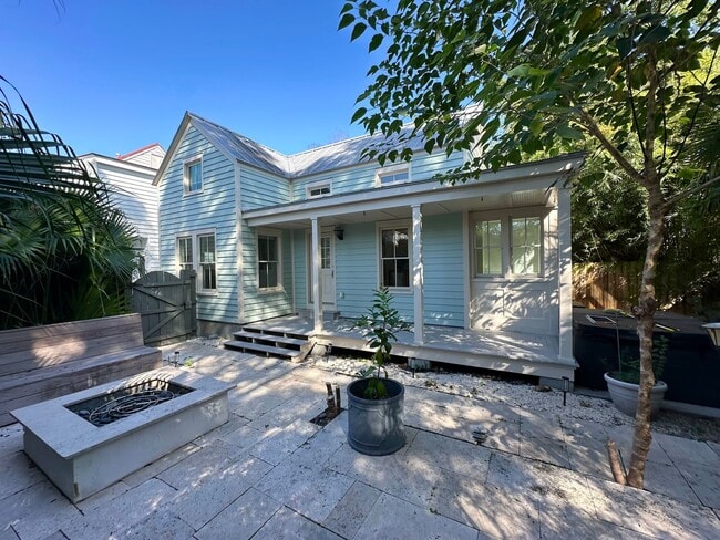 Primary Photo - Charming Private Carriage Home in Downtown...