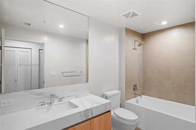 Building Photo - 11 NE 6th St