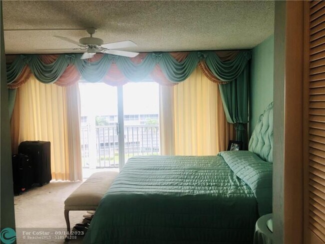 Building Photo - 1523 E Hillsboro Blvd