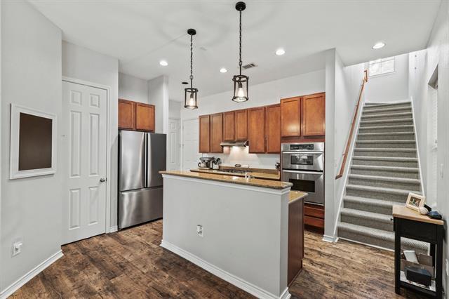 Building Photo - 1210 Emerald Glen