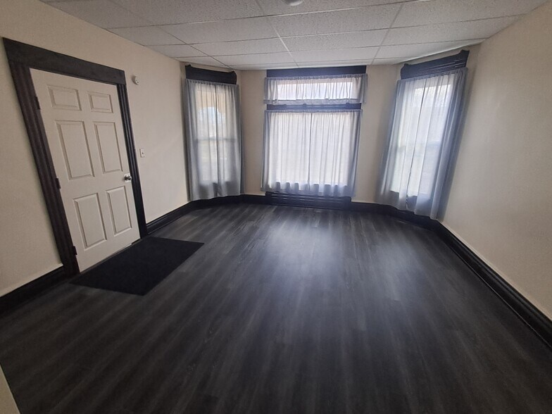 Building Photo - 502 Wilson St