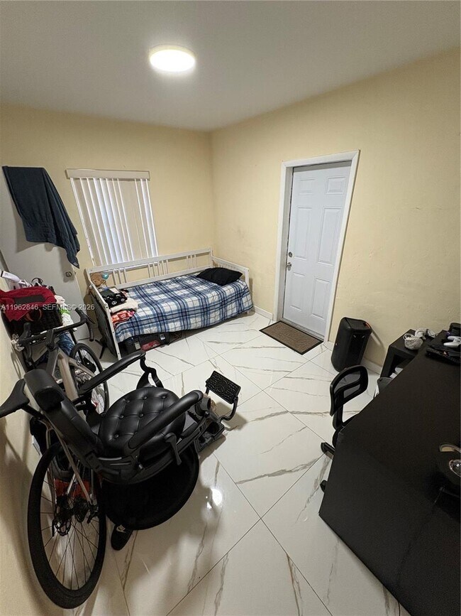 Building Photo - 1655 NE 175th St