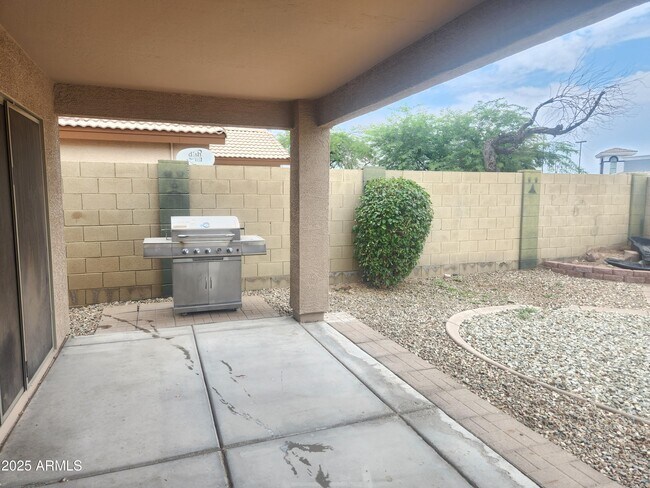 Building Photo - 15273 N Gil Balcome Ct