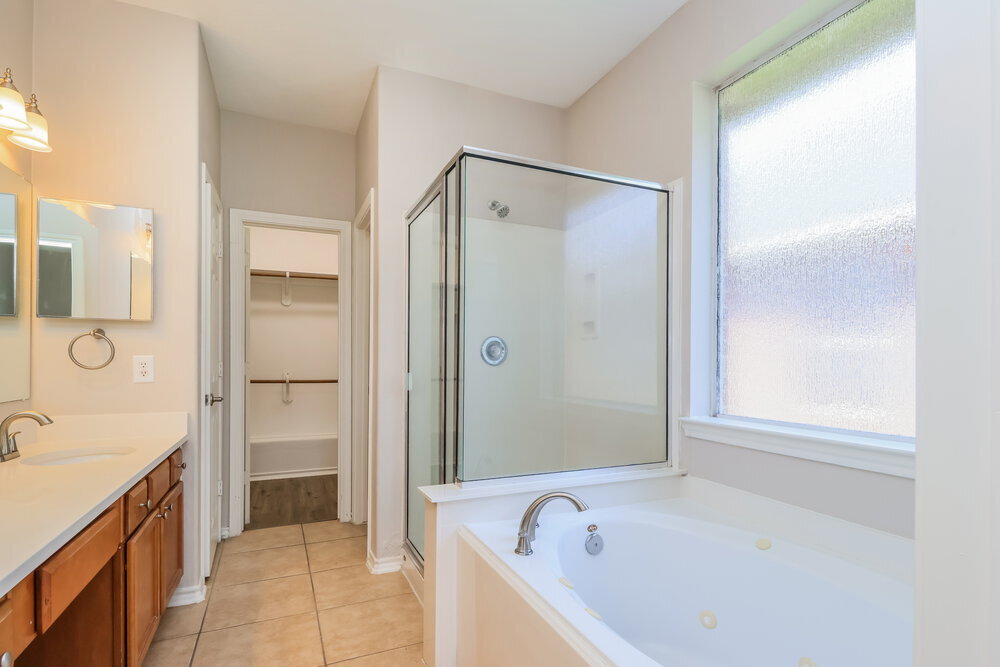 Building Photo - 4939 Forest Hurst Dr