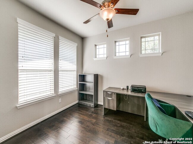 Building Photo - 4 Bedroom/3.5 Bathroom Alamo Ranch