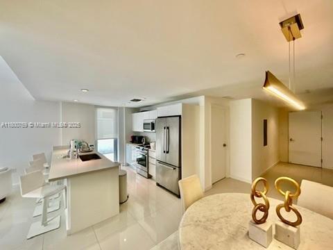 Building Photo - 9940 W Bay Harbor Dr