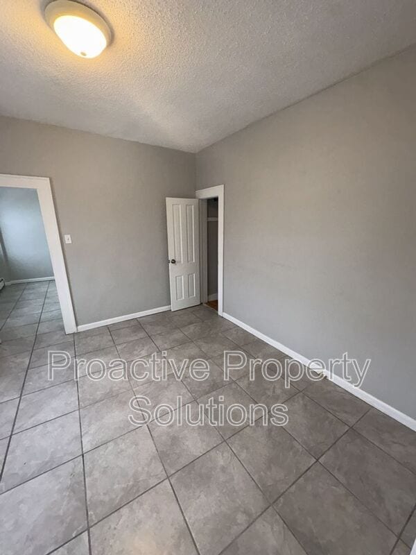 Building Photo - 534 Cherry St